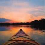 Kayak au crépuscule